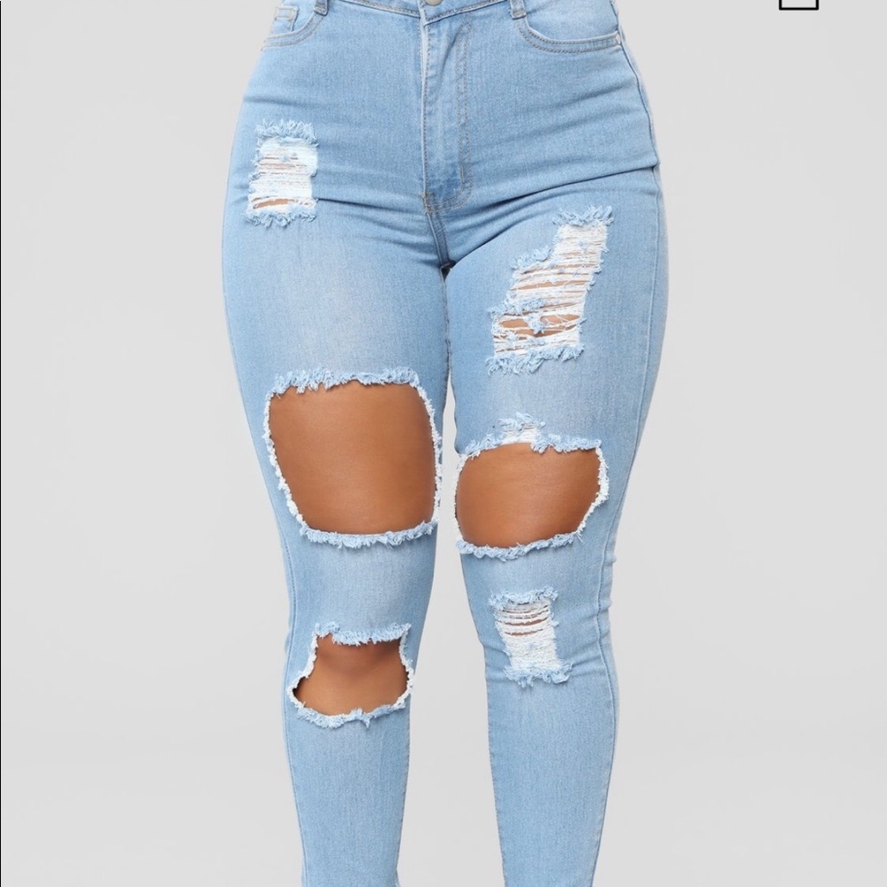 FASHION NOVA DISTRESSED DENIM JEANS